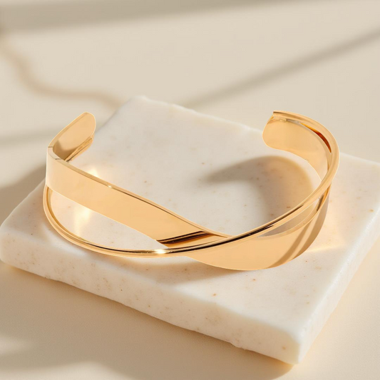 Ribboned Shine Cuff | سوار اللمعان الملتف