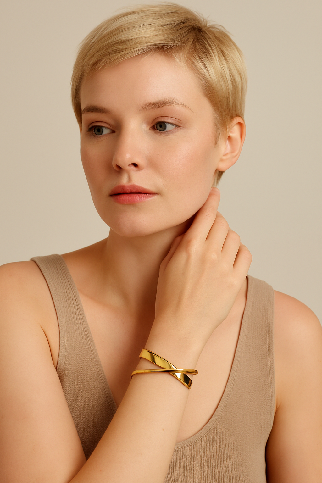 Ribboned Shine Cuff | سوار اللمعان الملتف