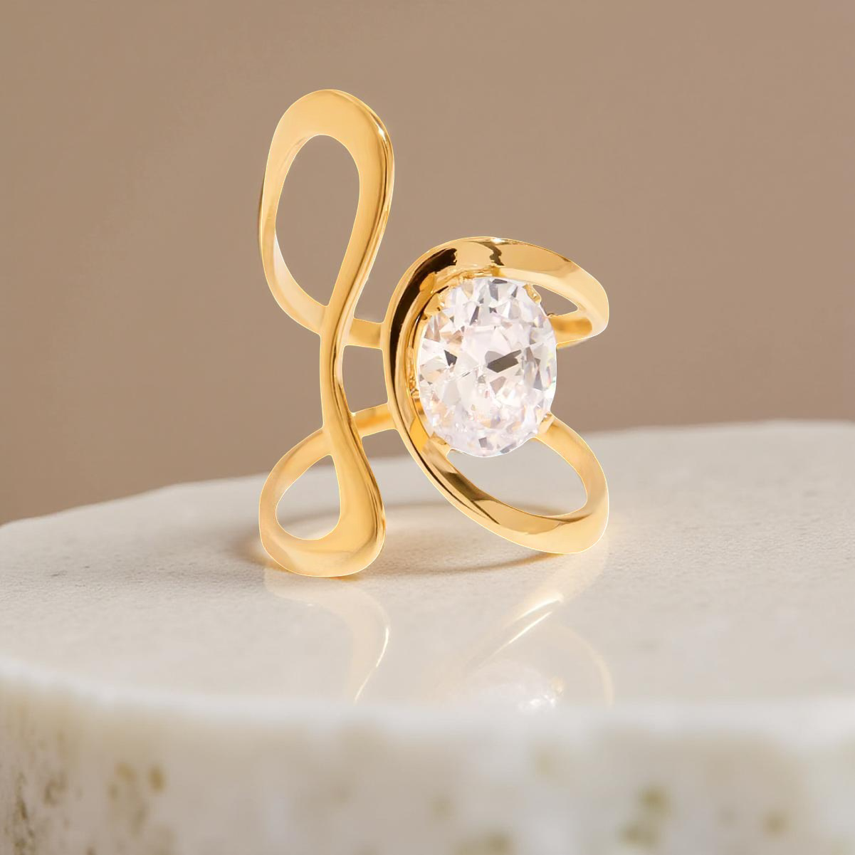 Eternal Curves Ring – Radiant Loop | خاتم الانحناءات الأبدية – الحلقة المشرقة